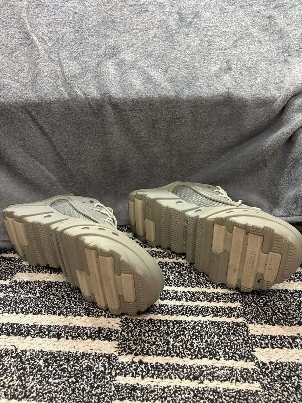 Mens 8/womens 10 Crocs Nova Trek Sneakers streetwear Y2K very nice!